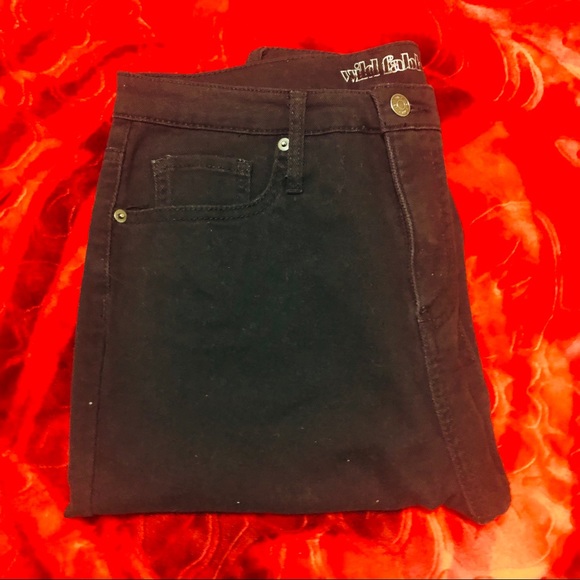Black Bermuda distressed bottom shorts - Picture 5 of 5